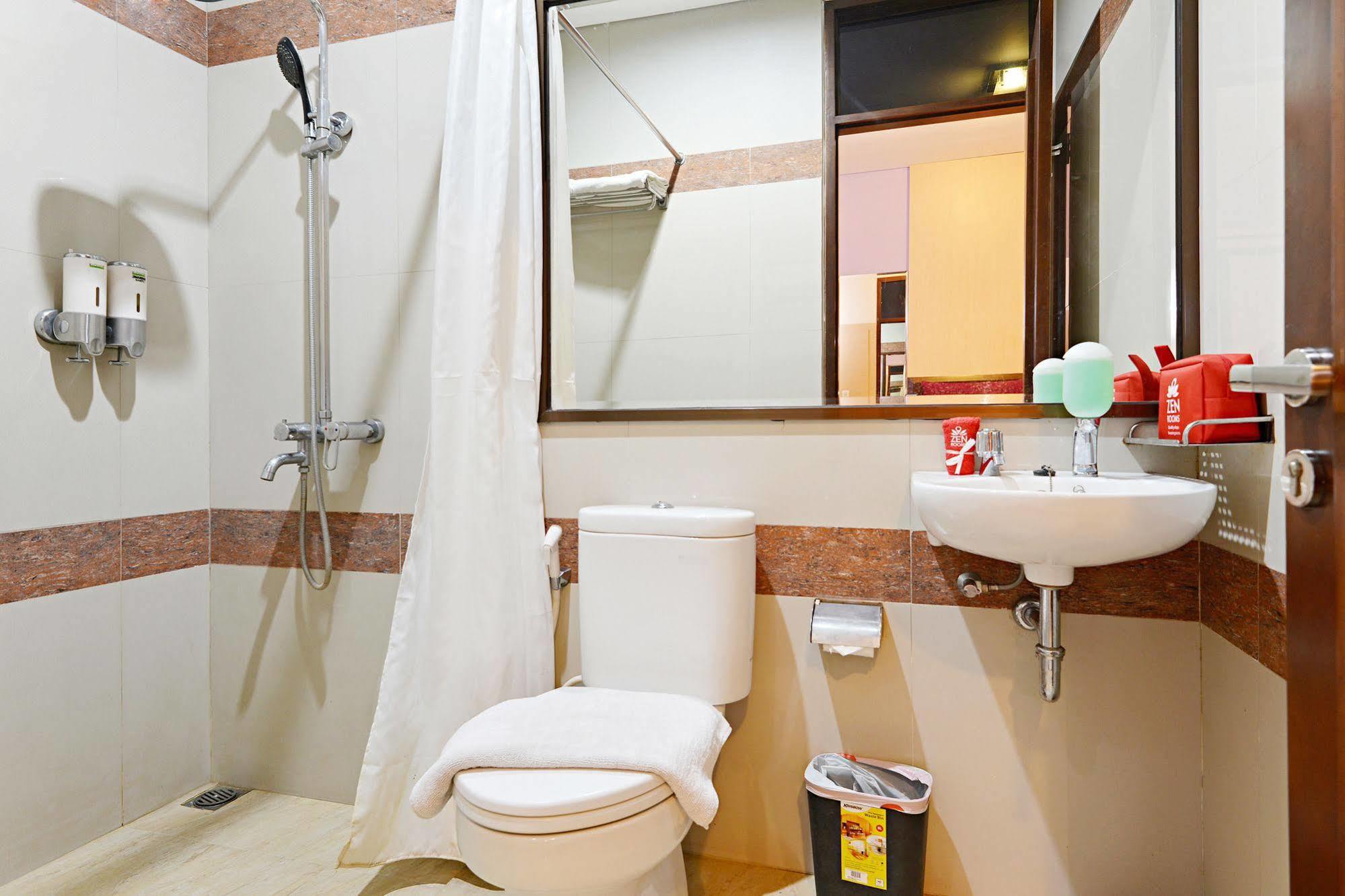 Zen Rooms Riau Natuna Бандунг Экстерьер фото